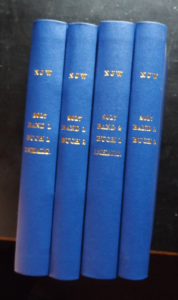 NJW in 4 Bänden mit blauem Buckrameinband und Rückenprägung